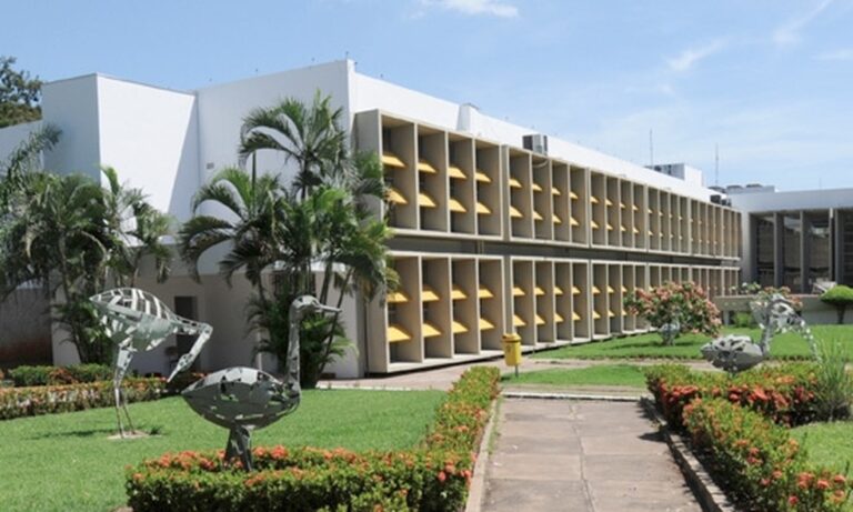 Comprovante de vacinação deixa de ser obrigatório para frequentar UFMT