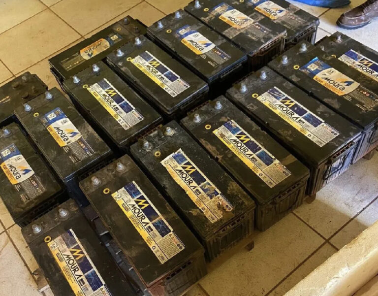 Polícia recupera 23 baterias de caminhão que foram furtadas em MT