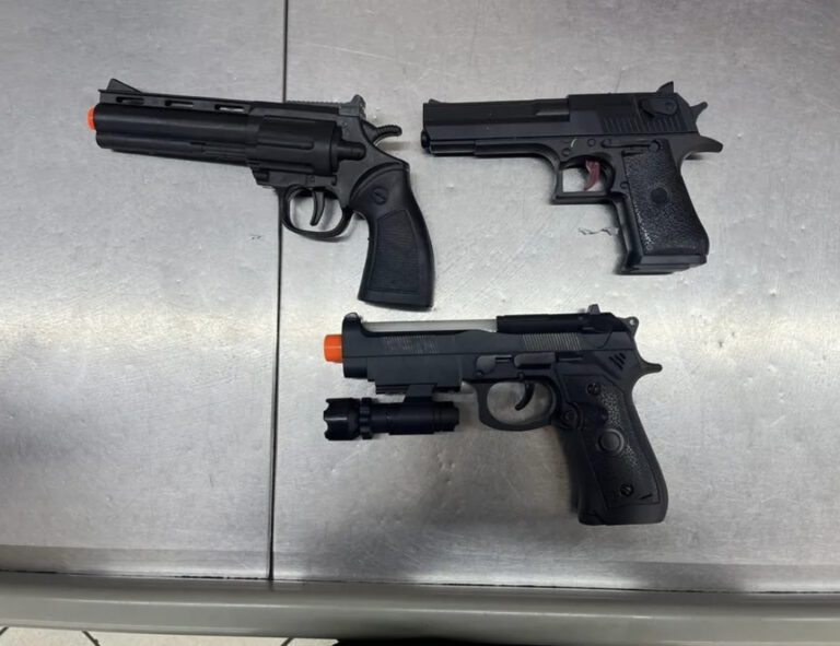 Polícia apreende 46 armas de brinquedo em loja no centro de Cuiabá
