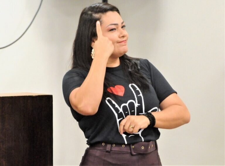 Seduc está com matrículas abertas para curso gratuito de Libras em Cuiabá