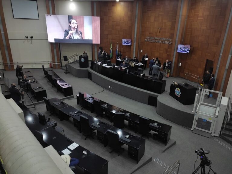 ALMT suspende sessões presenciais após aumento de casos de Covid-19