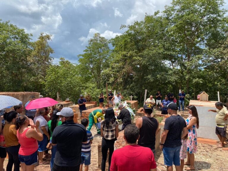 ‘As vidas da minha filha e do meu neto custaram R$ 7 mil’, diz mãe de grávida morta em acidente causado por motorista embriagado em MT