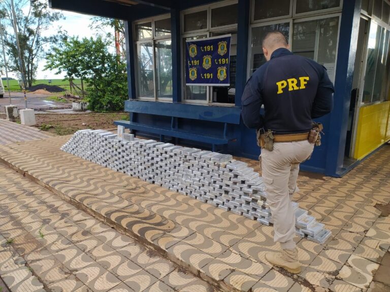 Nervosismo e forro solto ‘entregam’ motorista que transpotava 336 tabletes de cocaína