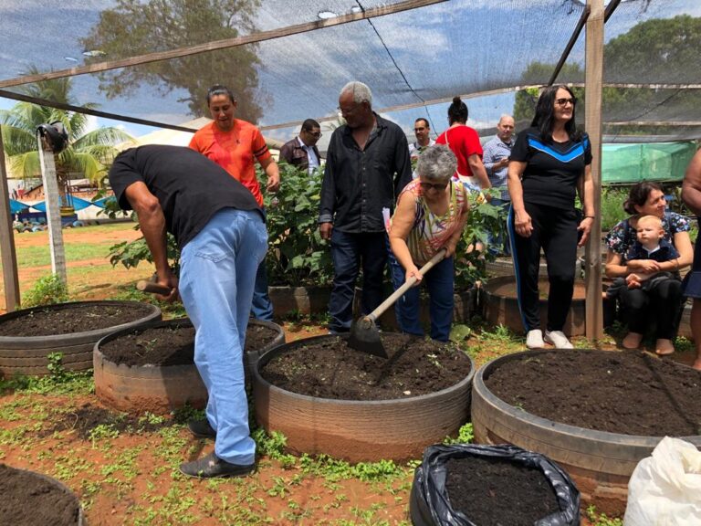 CRAS Menino Jesus recebe orientação sobre produção orgânica para cultivo na Horta Comunitária