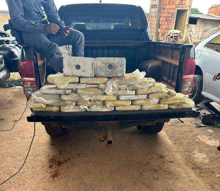Casal é preso suspeito de transportar 48 kg de cocaína em fundo falso de veículo em MT