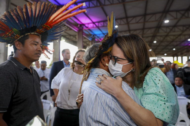 Aldeias indígenas são beneficiadas com veículos por meio de indicação da primeira-dama de MT