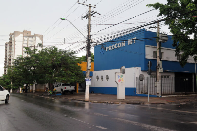Procon-MT multa operadora de plano de saúde por cobrança de coparticipação de pacientes autistas