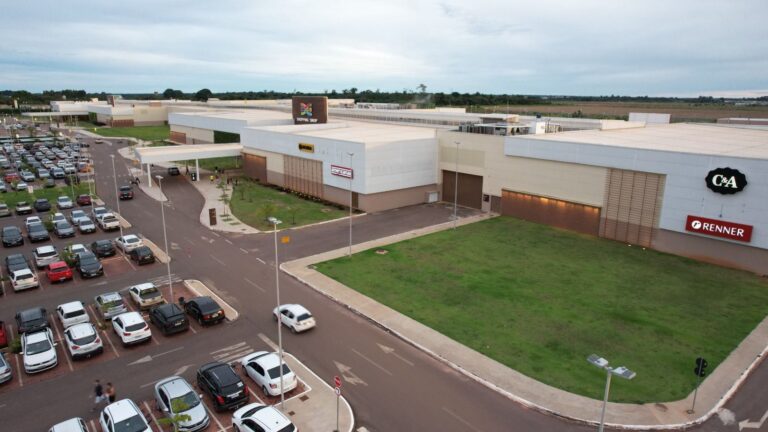 Shopping Sinop zera emissão de carbono e garante o consumo de energia 100% renovável