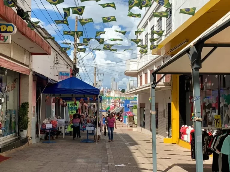Dia do Trabalhador: comércio da Grande Cuiabá não funcionará nessa segunda-feira (1°)