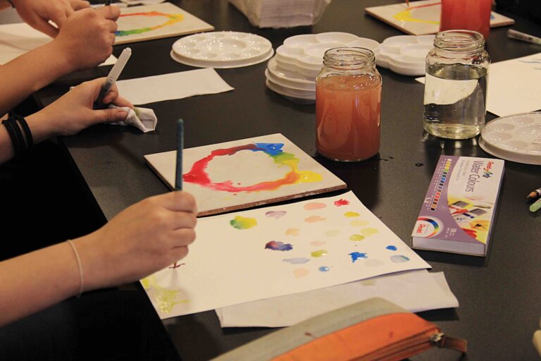Oficina de Aquarela’ é destaque para as crianças neste sábado (13) no Goiabeiras