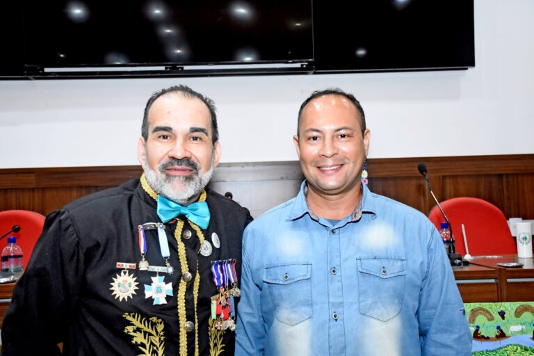 Artista Plástico Valques Pimenta recebe homenagem pela Academia Mundial de Letras da Humanidade.