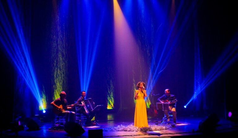 Cantora Flávia Wenceslau traz a Cuiabá show autoral “Minha música tem história”