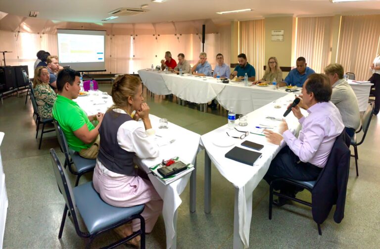 ACCuiabá discute texto da reforma tributária em reunião mensal