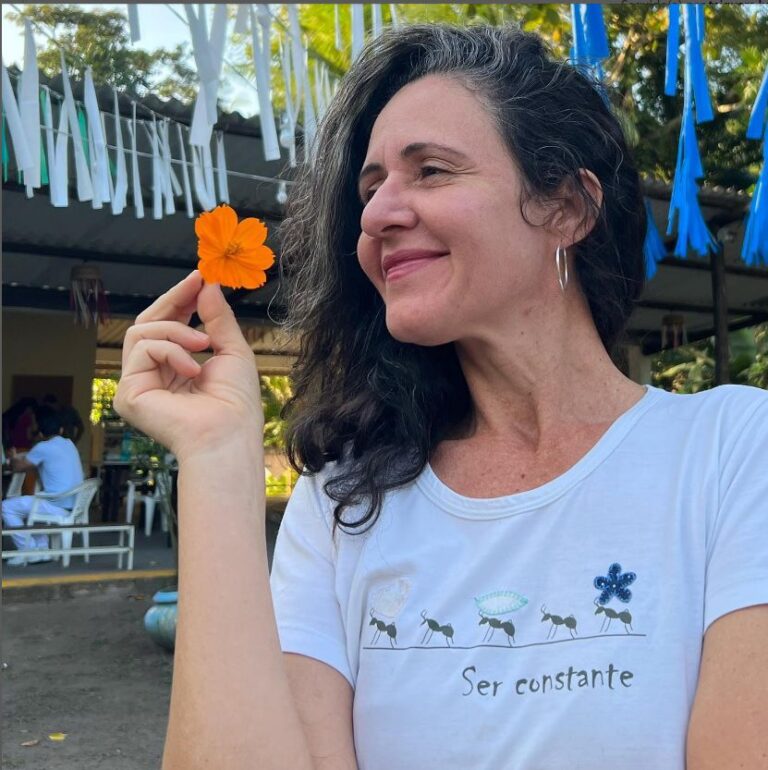 Flávia Wenceslau divulga show em Cuiabá nas suas redes sociais