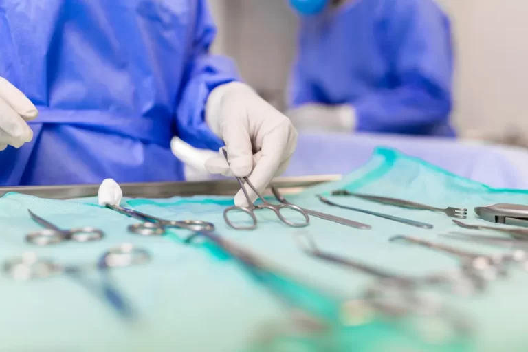 Menino de 11 anos passa por cirurgia após 6 anos de espera em Cuiabá