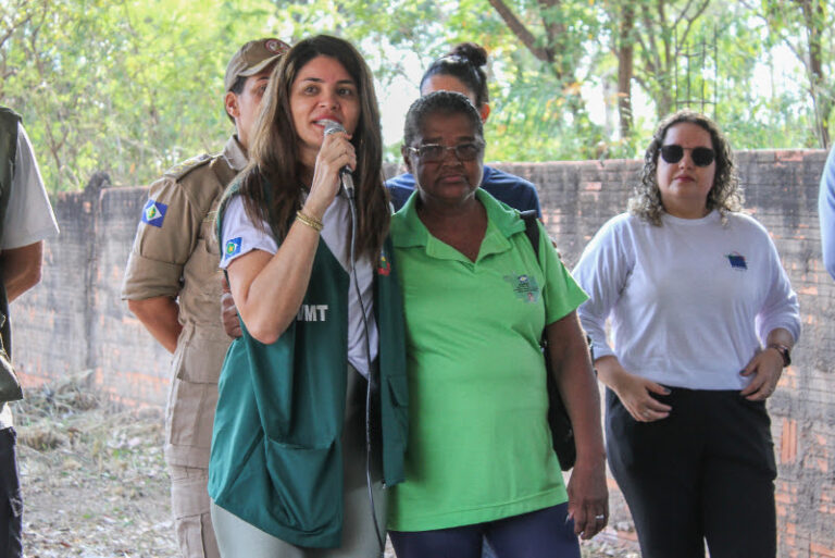 Defensora-geral de MT participa de limpeza de nascente em comemoração ao Dia da Árvore no CPA