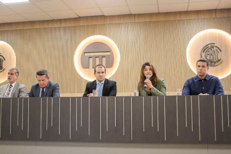 Defensora-geral de MT reforça importância de incluir catadores de recicláveis, ao tratar do meio ambiente, em seminário do TCE