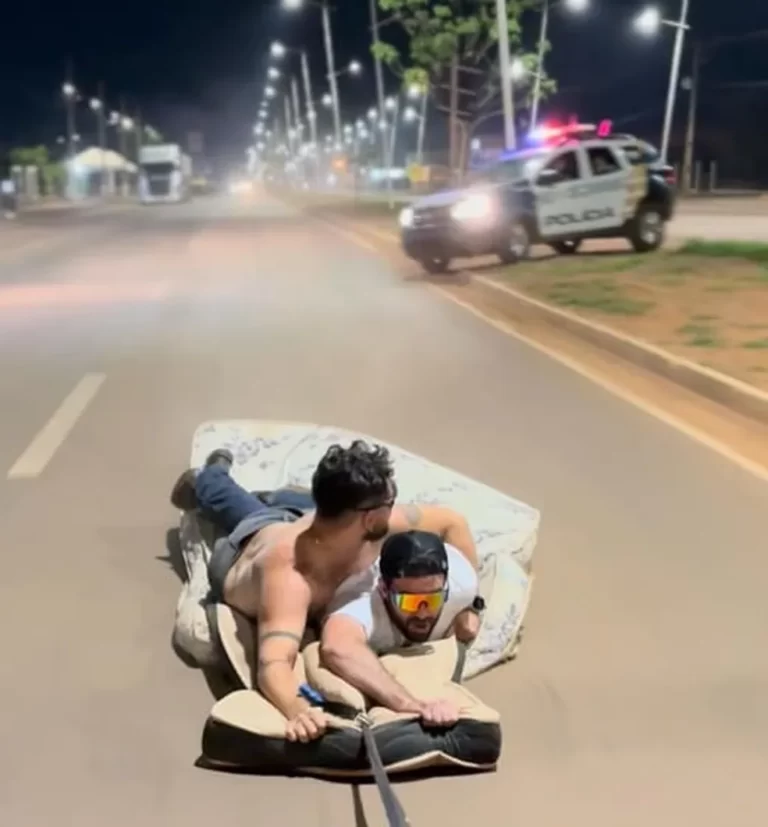 Influencer é preso em MT após ‘surfar’ em colchão puxado por caminhonete.
