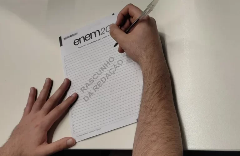 Tema da redação do Enem 2023 é ‘Desafios para o enfrentamento da invisibilidade do trabalho de cuidado realizado pela mulher no Brasil’