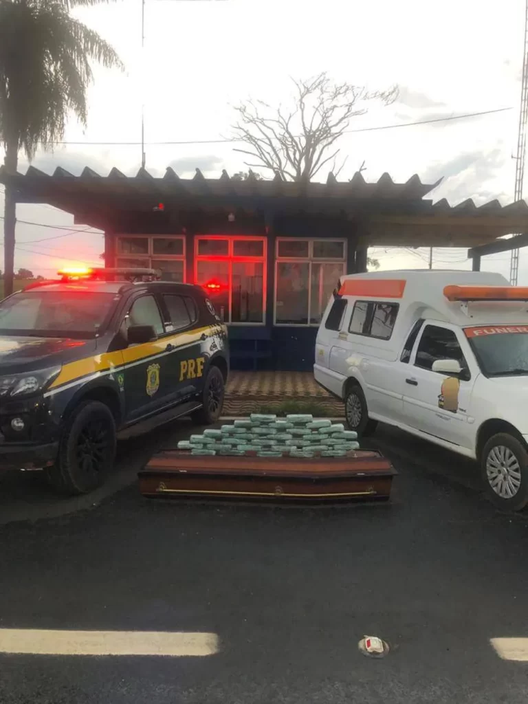 Motorista de carro funerário é preso por transportar 30 kg de cocaína na BR-364 em MT