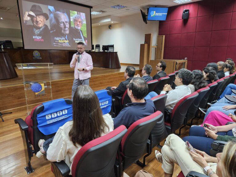 Palestra aborda uma nova forma de pensar humanidade e tecnologia