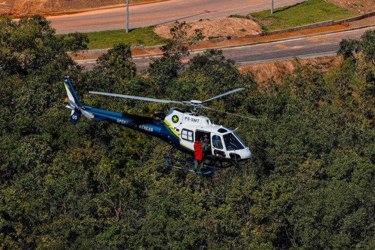 Ciopaer realiza aperfeiçoamento de técnicas de resgate, salvamento e tiro embarcado em aeronave