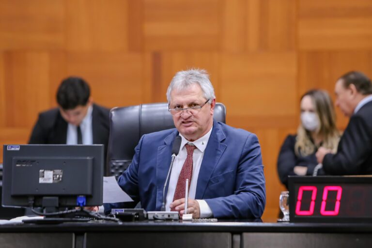 Governo sanciona lei de Dilmar Dal Bosco que reduz multas e garante mais justiça nas inspeções sanitárias