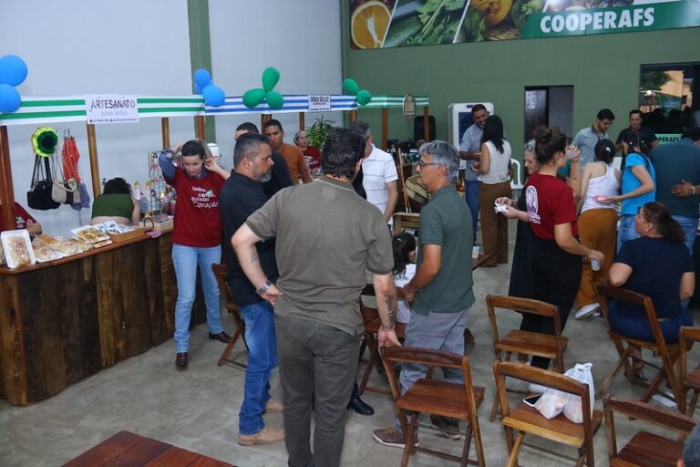 Prefeitura realiza entrega de veículos para fortalecer agricultura familiar de Sinop