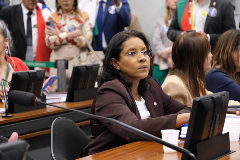 Deputada faz alerta contra fraudes e armadilhas nesta Black Friday