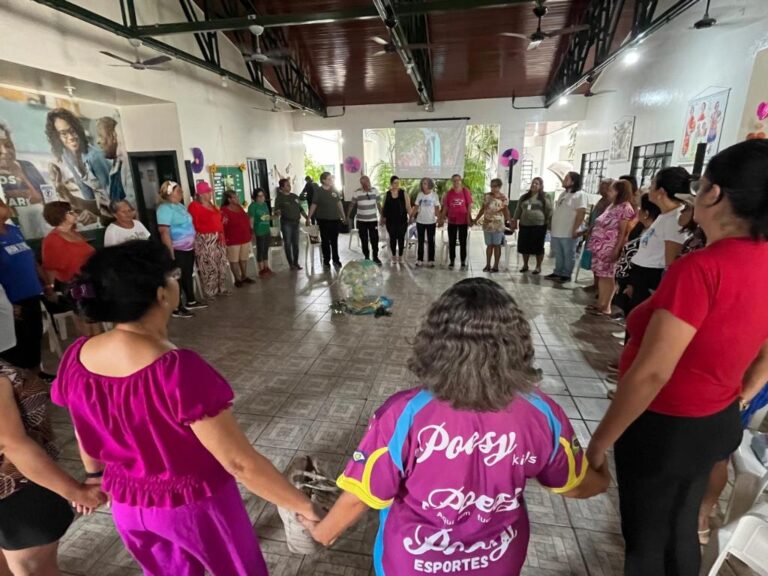 Roda de conversa reúne idosos para compartilhar memórias e experiências sobre os rios de Cuiabá