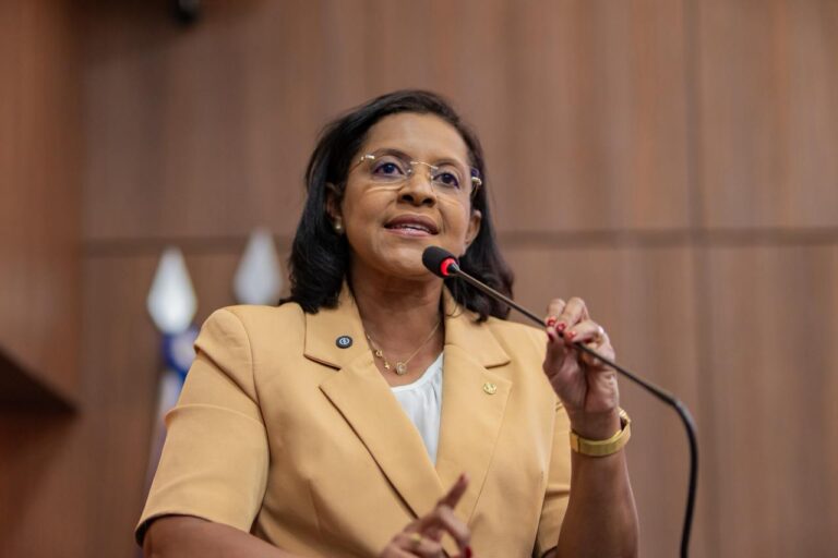 Gisela cobra ataques contra mulheres na política e lembra que ‘direitos não foram concessões’