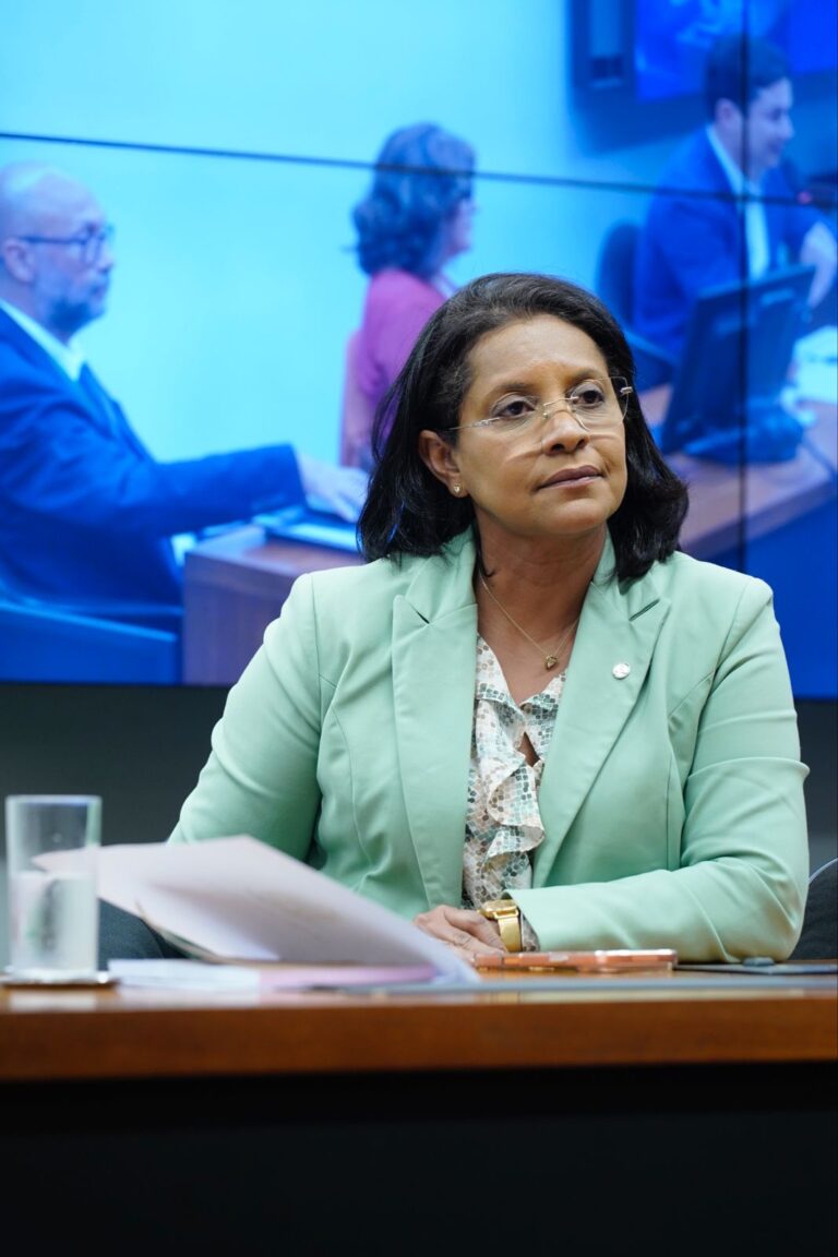 ‘Não é política, é violência’, diz Gisela ao cobrar que pedido de cassação de vereador entre em pauta