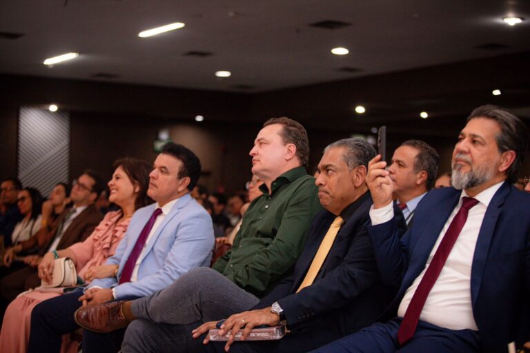 Bira recebe manifestações de apoio de lideranças políticas e religiosas durante convenção
